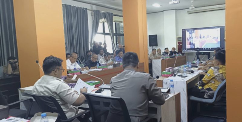 Komisi I DPRD Kotabaru Gelar RDP bersama Federasi Serikat Pekerja Perkebunan (FSP-BUN Rajawali EHP) di bawah naungan Gerakan Aliansi Buruh Kalimantan (GEBRAK). (Foto: Istimewa)