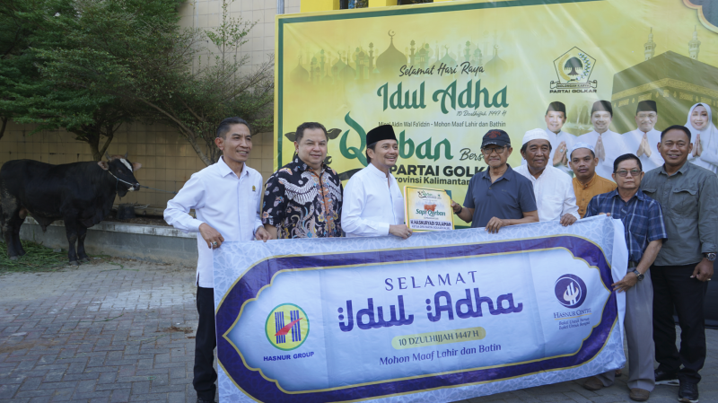 Hasnur Group kembali menyerahkan bantuan hewan kurban berupa satu ekor sapi kepada DPD Partai Golkar Kalimantan Selatan. (Foto:Istimewa) 