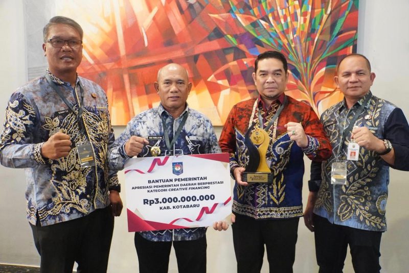 Kabupaten Kotabaru kembali menorehkan prestasi di tingkat nasional dengan meraih juara pertama kategori Creative Financing dalam ajang Apresiasi Pemerintah Daerah Berprestasi tahun 2026. (Foto: Istimewa)