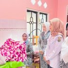 IBI Cabang Kabupaten Kotabaru menggelar bakti sosial pelayanan kesehatan bagi masyarakat. Kegiatan ini bertujuan meningkatkan akses dan kualitas pelayanan kesehatan, khususnya kesehatan ibu dan anak serta program keluarga berencana. (Foto: Istimewa)