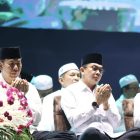 Bupati Tanah Bumbu, Andi Rudi Latif, menghadiri Tablik Akbar sekaligus Haul ke-6 almarhum H. Andi Arsyad Petta Tahang bin La Conding Petta Tappu. (Foto: Istimewa)