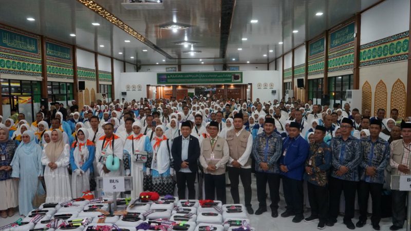 Prosesi Pelepasan pemberangkatan Jamaah Calon Haji Kloter 13 asal Kotabaru dan Tanah Bumbu tahun 2026. (Foto: Istimewa)
