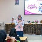 Champion Srikandi UIP3B Kalimantan, Endah Trianingtiyas memberikan sambutan dalam kegiatan Srikandi Goes to School di SMKN 2 Banjarbaru, Kalimantan Selatan. Kegiatan ini menjadi wujud komitmen Srikandi PLN dalam mendukung dunia pendidikan melalui edukasi ketenagalistrikan dan motivasi bagi generasi muda.