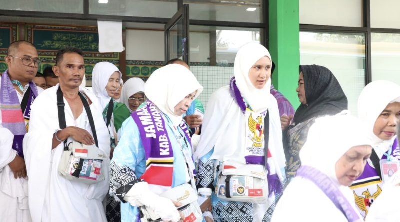 Sebanyak 185 jemaah calon haji asal Kabupaten Tanah Bumbu yang tergabung dalam Kloter BDJ 18 Embarkasi Banjarmasin resmi diberangkatkan menuju Tanah Suci. (Foto: Istimewa)