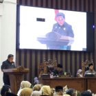Asisten Pemerintahan dan Kesejahteraan Rakyat, M. Putu Wisnu Wardhana, menghadiri Rapat Paripurna DPRD Kabupaten Tanah Bumbu. (Foto: Istimewa)