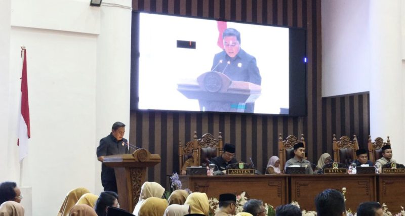 Asisten Pemerintahan dan Kesejahteraan Rakyat, M. Putu Wisnu Wardhana, menghadiri Rapat Paripurna DPRD Kabupaten Tanah Bumbu. (Foto: Istimewa)