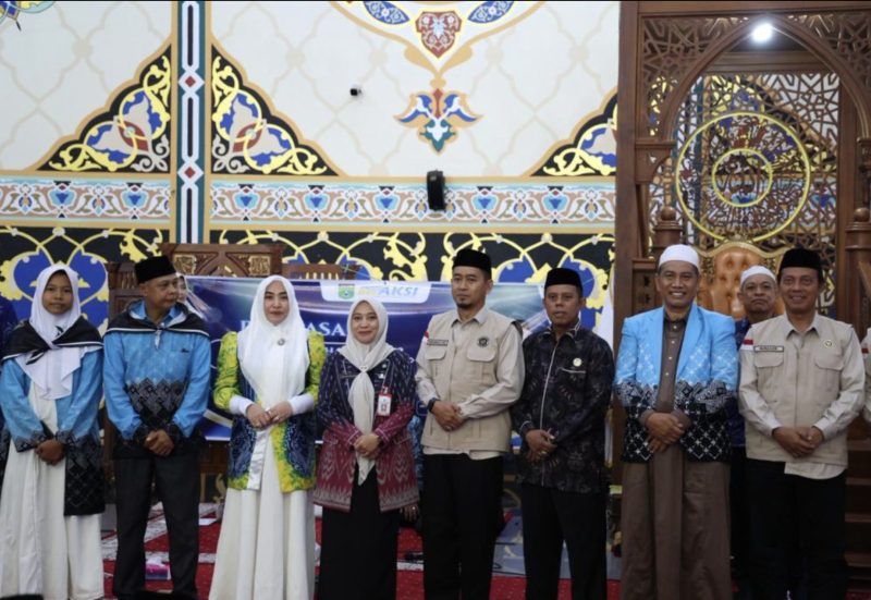 Pemerintah Kabupaten Tanah Bumbu secara resmi melepas sebanyak 239 Jamaah Calon Haji (JCH) asal Kabupaten Tanah Bumbu yang tergabung dalam kloter 13 dan kloter 18. (Foto: Istimewa)
