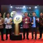 PT Hasnur Jaya Utama, perusahaan menerima penghargaan TOP CSR Awards 2026 Bintang 5 serta TOP Leader on CSR Commitment 2026 yang diberikan kepada Corporate Director General Affair PT Hasnur Jaya Utama, Yuni Abdi Nur Sulaiman. (Foto: Istimewa)