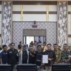 DPRD Kabupaten Balangan dan perwakilan sopir, menyepakati pembentukan satuan tugas atau Satgas terpadu untuk mengawasi distribusi BBM solar bersubsidi. (Foto: Istimewa)