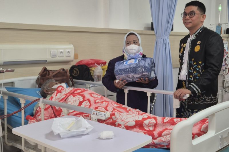 Bupati Tanah Bumbu, Andi Rudi Latif, berkomitmen untuk memaksimalkan pelayanan kesehatan sebagai salah satu prioritas utama pembangunan daerah. (Foto: Istimewa)
