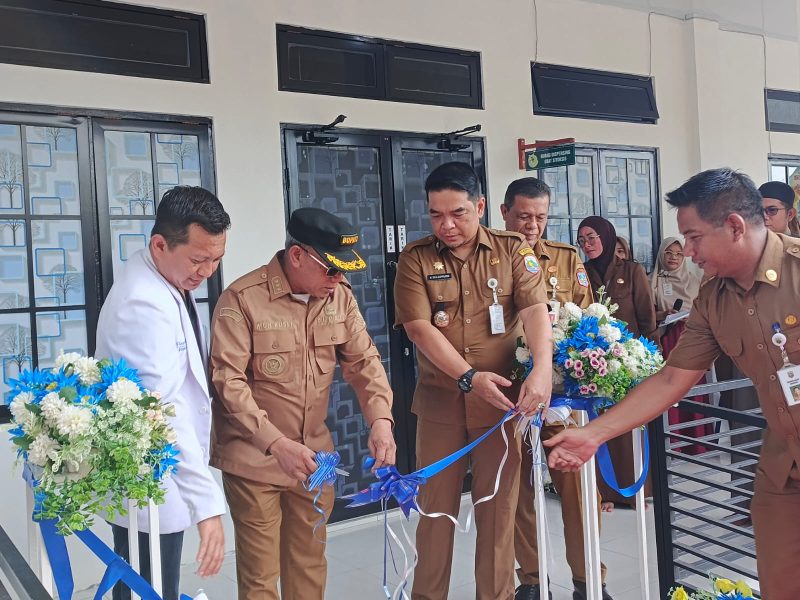 Bupati Kotabaru H. Muhammad Rusli meresmikan ruangan pelayanan kemoterapi baru sebagai upaya peningkatan pelayanan kesehatan. (Foto: Istimewa)