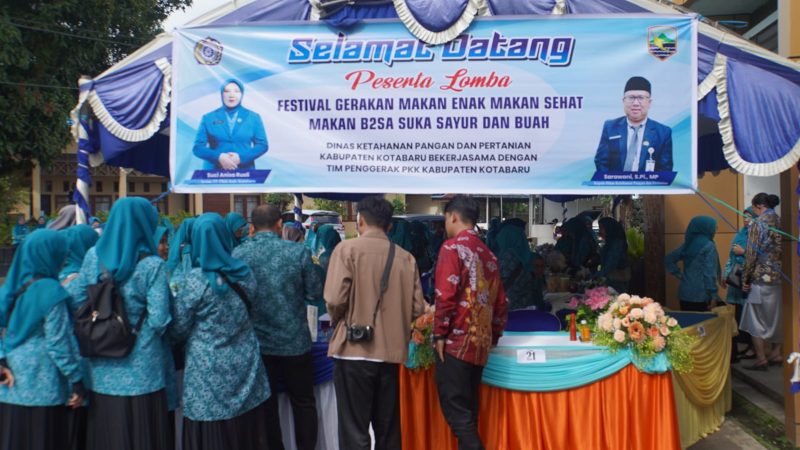 Dinas Ketahanan Pangan dan Pertanian bekerjasama dengan Tim Penggerak PKK Kotabaru menggelar Festival Gerakan Makan Enak, Makan Sehat, Makan B2SA. (Foto: Istimewa)