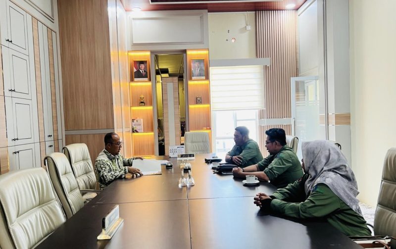 Ketua Komisi III DPRD Balangan, Hafis Ansyari, memberikan dukungan terhadap pelaksanaan program Sosialisasi Keluarga Tangguh Bencana (KATANA). (Foto: Istimewa)