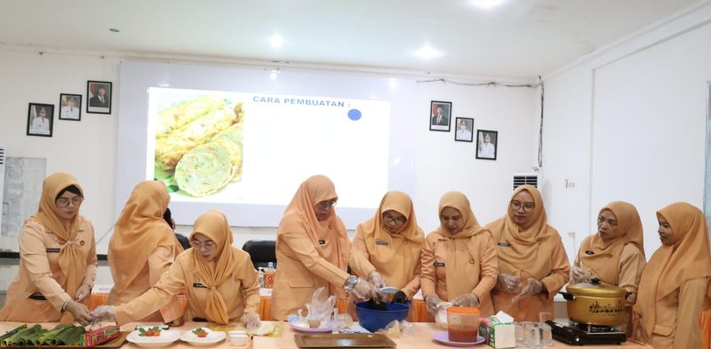 Dharma Wanita Persatuan (DWP) Kabupaten Tanah Bumbu menggelar pertemuan dirangkai dengan Pelatihan Peningkatan Ekonomi Keluarga. (Foto: Istimewa)