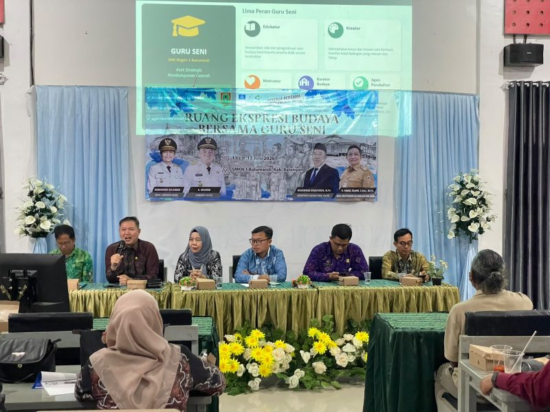 Wakil Ketua II DPRD Kabupaten Balangan, Saiful Arif menjadi narasumber dalam kegiatan Ruang Ekspresi Budaya bersama para guru seni yang digelar di SMKN 1 Batumandi. (Foto: Istimewa)