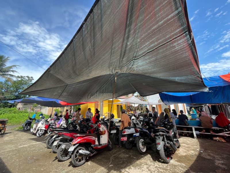 Sidak Petugas Dishub Kabupaten Balangan saat melaksanakan kegiatan monitoring dan evaluasi lokasi titik parkir di sejumlah pasar tradisional. (Foto: Istimewa)