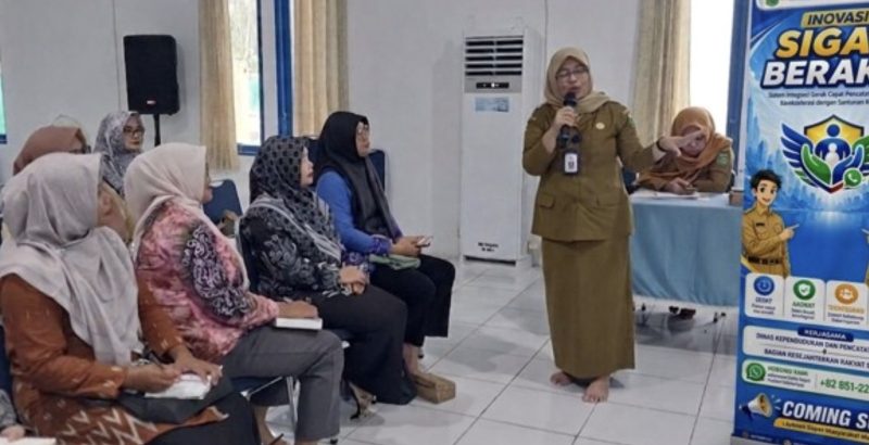 Disdukcapil Kabupaten Tanah Bumbu melaksanakan Sosialisasi Pencatatan Sipil sekaligus sosialisasi launching Inovasi SIGAP BERAKSI. (Foto: Istimewa)