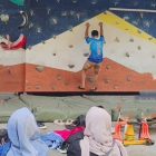 Ketua FPTI Kalsel, Hasnuryadi Sulaiman memberikan semangat dan motivasi kepada atlet FPTI Provinsi Kalsel sebelum berlaga di Kejurnas Kelompok Umur 2026. (Foto: Istimewa)