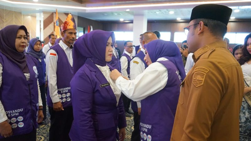 Pelantik dan mengukuhkan Tim Pembina Posyandu Terpadu Kabupaten , Pengurus Dekranasda, Bunda Paud, Ketua Tim Penggerak PKK Kecamatan Hingga Peresmian Galeri Dekranasda. (Foto: Istimewa)