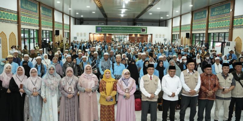 Kedatangan jamaah haji kloter 13 asal Kabupaten Tanah Bumbu di Debarkasi Banjarmasin. (Foto: Istimewa)