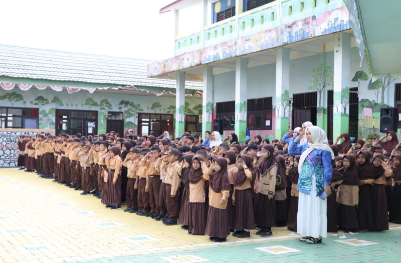 Upacara Peringatan Hari Anak Nasional (HAN) ke-42 Tahun 2026 digelar di SDN 2 Sepunggur, Kecamatan Kusan Tengah. (Foto: Istimewa)