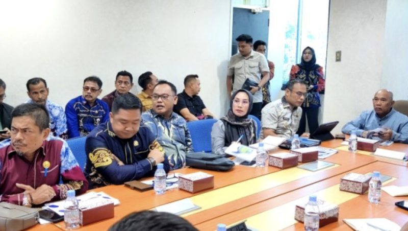 Rapat evaluasi dan informasi pembangunan daerah Ditjen Bina Pembangunan Daerah Kemendagri bersam DPRD Kotabaru. (Foto: Istimewa)