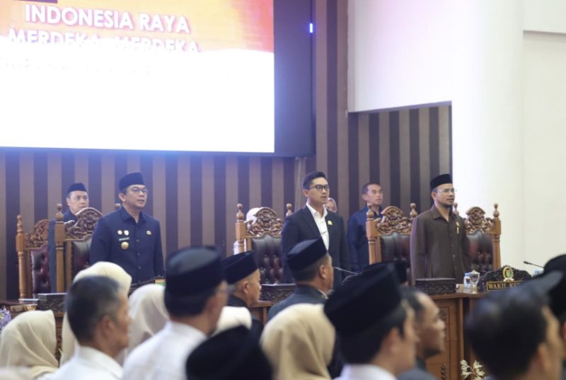 Bupati Andi Rudi Latif menghadiri Rapat Paripurna DPRD Kabupaten Tanah Bumbu. (Foto: Istimewa)
