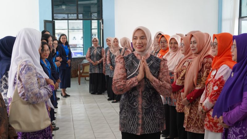 Gabungan Organisasi Wanita (GOW) Kabupaten Kotabaru menggelar pertemuan rutin dengan Wanita Katolik Republik Indonesia (WKRI). (Foto: Istimewa)