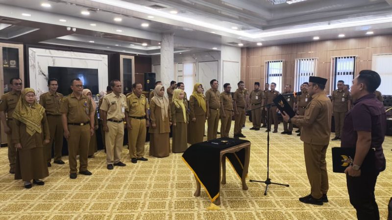 Pelantikan dan pengambilan sumpah/janji jabatan pejabat administrator dan pejabat pengawas. (Foto: Istimewa)