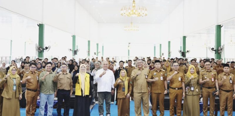 Sekretaris Daerah (Sekda), Yulian Herawati resmi membuka Kuliah Kerja Nyata (KKN) Tematik Lingkungan Hidup Universitas Lambung Mangkurat (ULM) Tahun 2026 yang diikuti sebanyak 300 mahasiswa. (Foto: Istimewa)