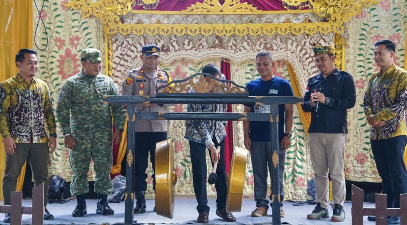 Aruh Karasmin Pahuluan yang diinisiasi Sanggar Bulian Anum melalui Forum Komunikasi Pasangan Muda Inspiratif dan Berprestasi Kalimantan Selatan (FKPMIB Kalsel). (Foto: Istimewa)