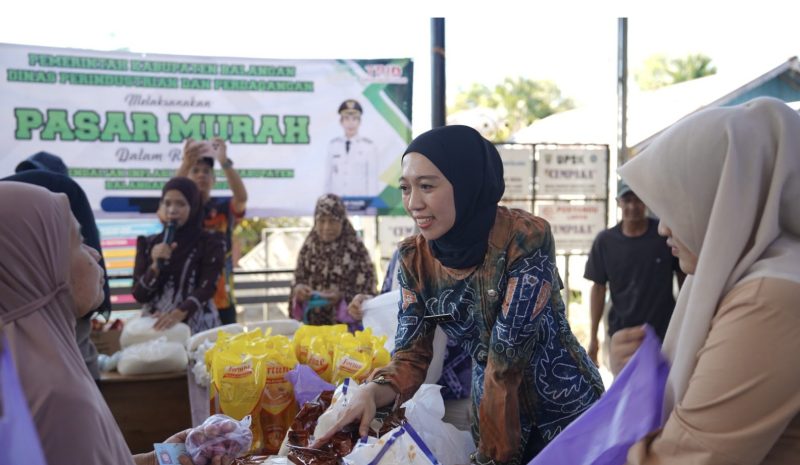 Kegiatan pasar murah di Desa Baruh Bahinu Luar, Kecamatan Paringin Selatan. (Foto: Istimewa)