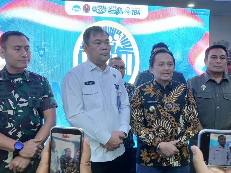 Momen Wakil Gubernur Kalsel, Hasnuryadi Sulaiman saat sesi wawancara bersama awak media. (Foto: Istimewa)