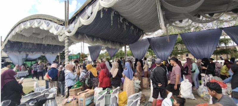 PT Borneo Indobara (BIB) bersama mitra kerja menyelenggarakan kegiatan Kolaborasi Kelola Sampah Barter Sembako Istimewa di Kecamatan Angsana. (Foto: Istimewa)