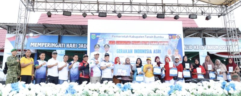 Berbagai kegiatan di Aksi Sinergitas Merah Putih 2026 diselenggarakan Pemerintah Kabupaten Tanah Bumbu, mulai dari senam bersama, penanaman pohon, storytelling untuk anak, stand pelayanan publik. (Foto: Istimewa)
