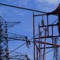 Pemeliharaan jaringan transmisi oleh tim PLN UPT Balikpapan untuk pastikan listrik tetap aman dan stabil bagi masyarakat.