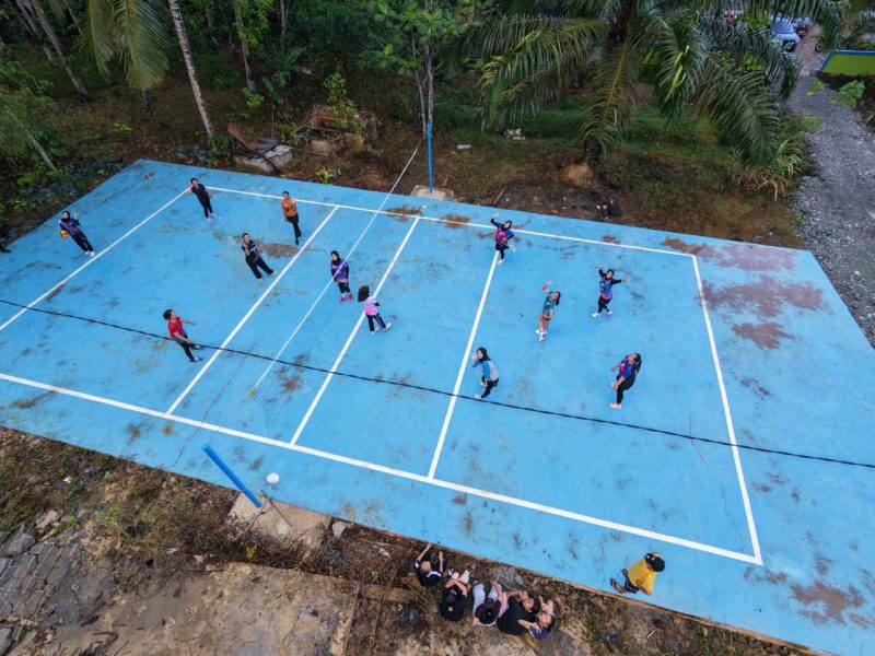 Lapangan voli di RT 03 Desa Madu Retno, Kecamatan Karang Bintang. (Foto: Istimewa)