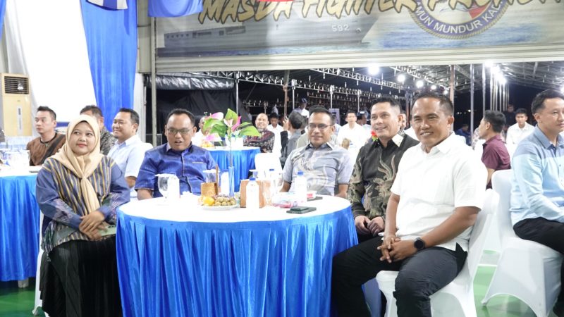 Malam Ramah Tamah dalam rangka Kunjungan Kapal Perang Republik Indonesia KRI Banjarmasin-592 yang berlangsung di Geladak Heli KRI Banjarmasin-592, Dermaga Pelindo Kotabaru. (Foto: Istimewa)