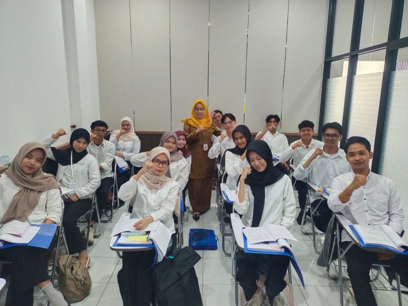 Pelatihan desain grafis dan barbershop dalam rangka peningkatan kualitas sumber daya manusia (SDM) melalui program pelatihan kerja berbasis kompetensi. (Foto: Istimewa)
