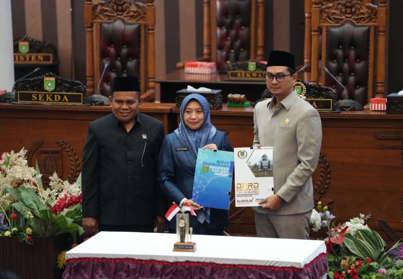 Penandatanganan Nota Kesepakatan Perubahan Kebijakan Umum APBD (KUA) dan Perubahan Prioritas dan Plafon Anggaran Sementara (PPAS) Tahun Anggaran 2026 dalam Rapat Paripurna DPRD. (Foto: Istimewa)