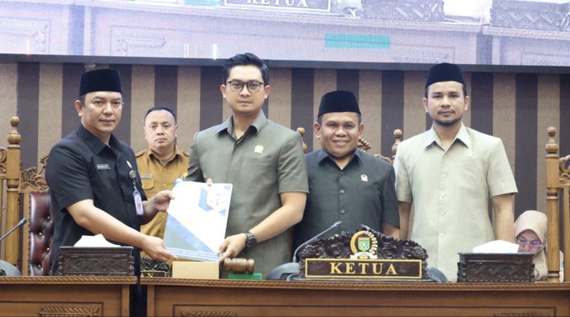 Penyampaikan dua Rancangan Peraturan Daerah dalam Rapat Paripurna DPRD oleh Pemkab Kabupaten Tanah Bumbu. (Foto: Istimewa)