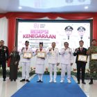Bupati Tanah Bumbu, Andi Rudi Latif memberikan apresiasi kepada Anggota Pasukan Pengibar Bendera Pusaka (Paskibraka) Angkatan 23 Tahun 2026. (Foto: Istimewa)