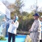 Presiden Republik Indonesia, Prabowo Subianto (ketiga dari kanan) didampingi Menteri ESDM, Bahlil Lahadalia (kanan), dan Direktur Utama PLN, Darmawan Prasodjo (kedua dari kanan) saat mendengarkan pemaparan walking gallery oleh Direktur Jenderal Energi Baru, Terbarukan, dan Konservasi Energi, Eniya Listiani Dewi (kiri) dalam acara Launching & Groundbreaking Program PLTS 100 GWp pada Selasa (25/8) di Gilimanuk, Bali.
