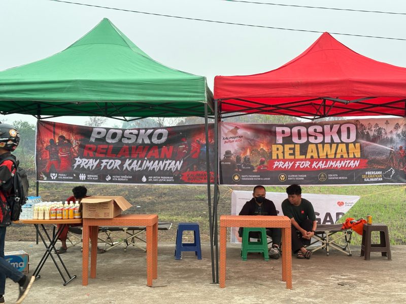 PLN UP2B Kalbar bersama Srikandi PLN dan YBM PLN menyalurkan dukungan bagi petugas Karhutla