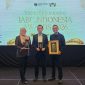 General Manager, SRM KKU, dan Manager Komunikasi & TJSL PLN UIP3B Kalimantan berfoto bersama usai menerima penghargaan IABC Indonesia Awards 2026.