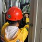 PLN UPT Palangkaraya melakukan pemasangan dan pengaturan perangkat proteksi Relay Line Current Differential (LCD) pada panel proteksi transmisi untuk meningkatkan kecepatan deteksi gangguan dan menjaga keandalan sistem kelistrikan di Kalimantan Tengah.