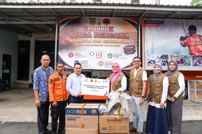 penyerahan bantuan dari PT PLN (Persero) UIP3B Kalimantan kepada BPBD Kota Banjarbaru untuk mendukung upaya penanganan kebakaran hutan dan lahan (karhutla).